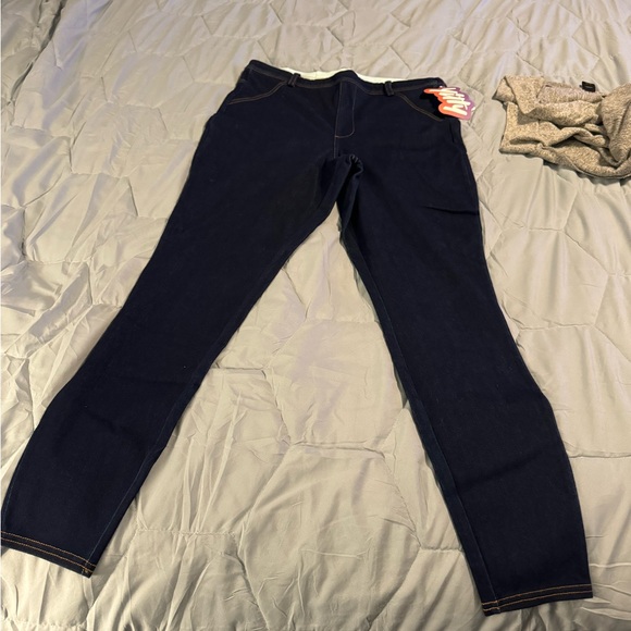 Yitty Denim Smoothing Stretch Jean
Size (XXL/1X)
Color: Navy - Picture 2 of 4